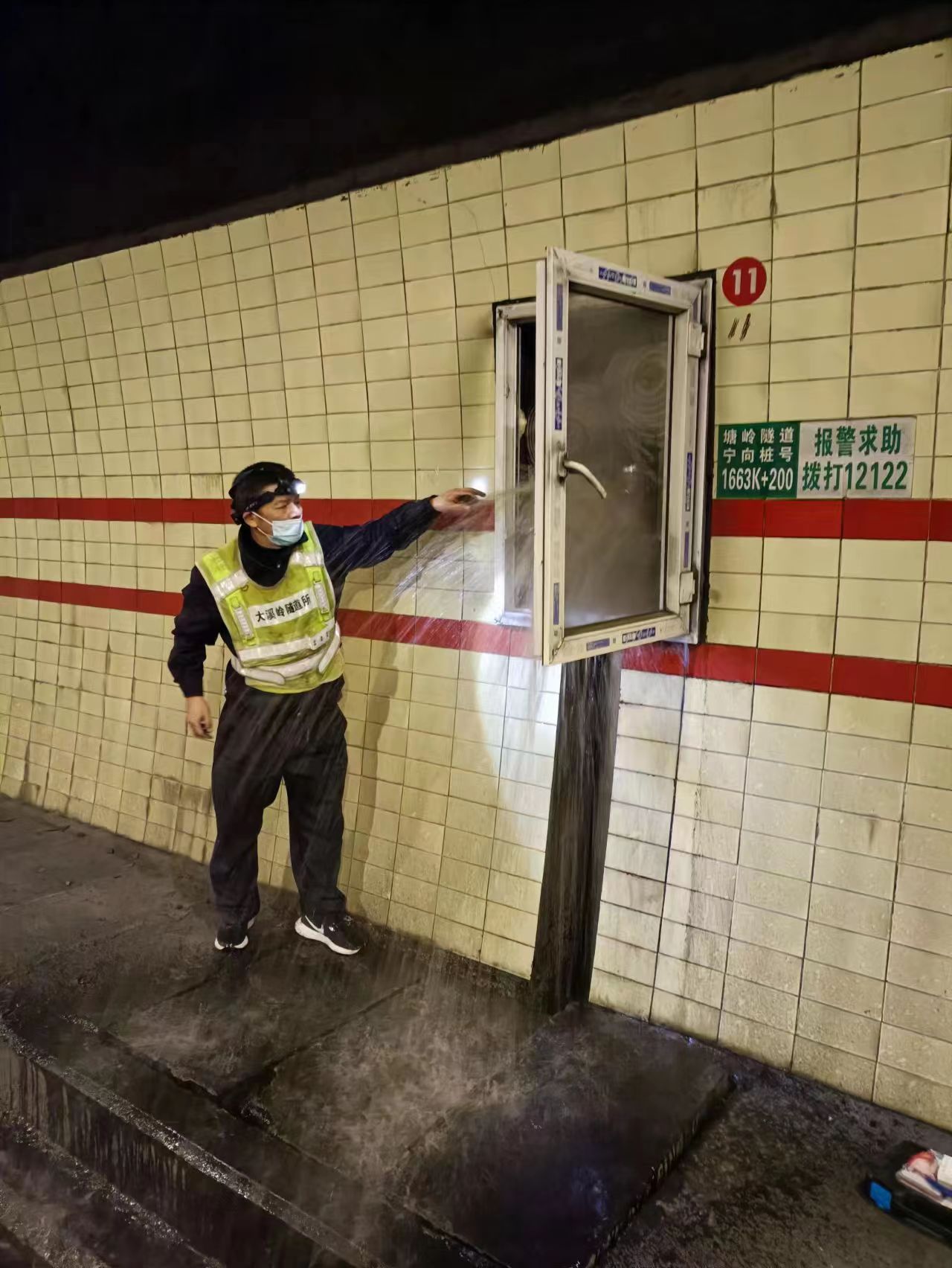 1670953687971240.jpg 塘嶺隧道消防設(shè)備檢查.jpg